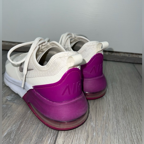 Nike Air Max Motion 2 Tennis Shoes - Picture 2 of 6